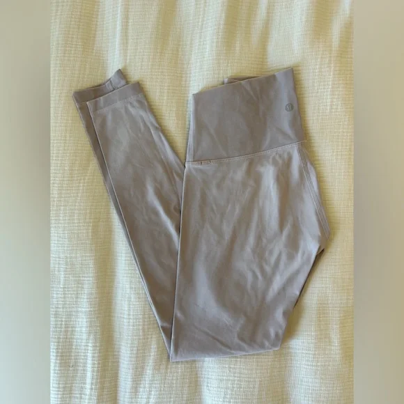 Light pink lululemon leggings 28 length - Picture 2 of 2